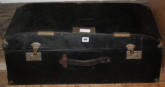 Trunk with various advertising tins